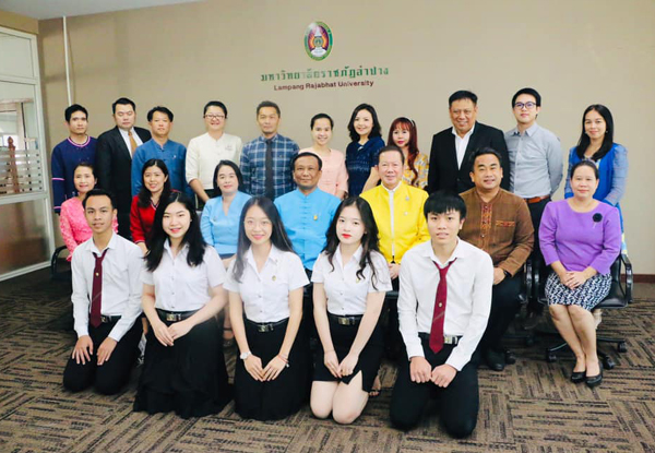 มอบทุนสนับสนุนนักศึกษาเวียดนามเพื่อแลกเปลี่ยนภาษาและวัฒนธรรมไทยระยะสั้น