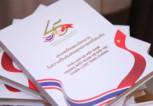 หนังสือ 45th Anniversary of Diplomatic Relation Thailand-Vietnam